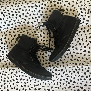 Dr martens 8 eye lace boot black